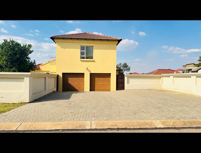 3 BEDROOM FREEHOLD FOR SALE IN THERESAPARK